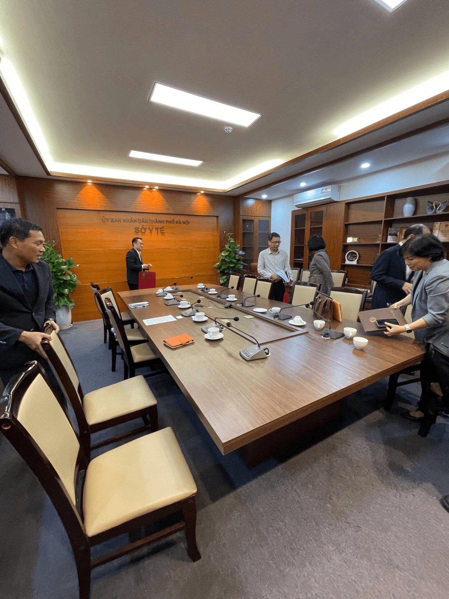 하노이 보건국 회의실